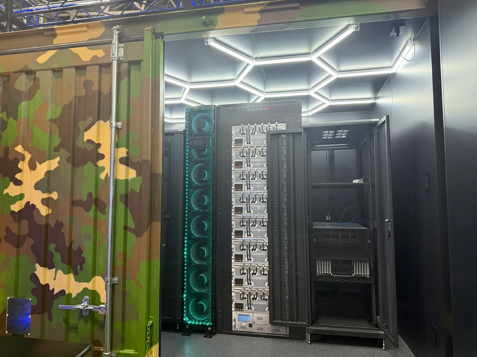 「Interop Tokyo 2025」に菱洋エレクトロ社と共同出展いたしました！