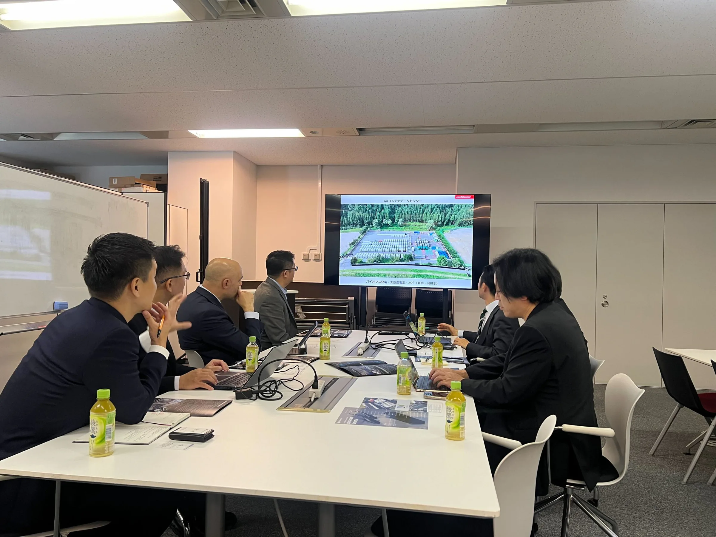 SuperMicro USA本社のVice PresidentであるKambiez Tahvilian様が、当社の飯田橋DXセンターに来訪されました