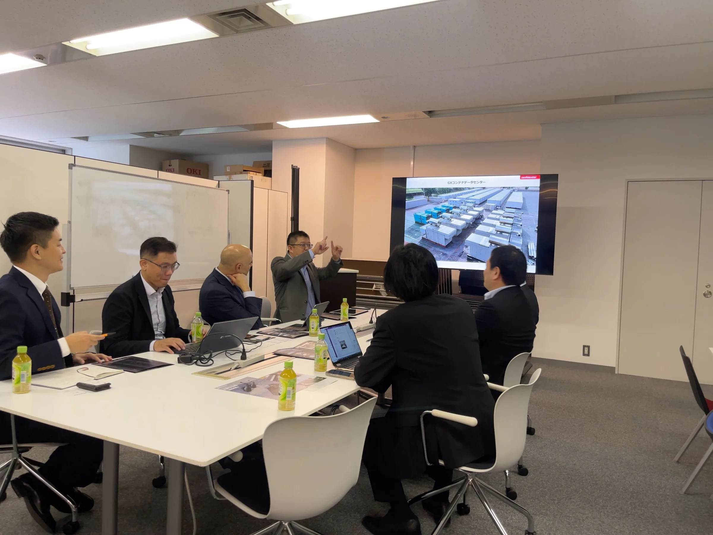 SuperMicro USA本社のVice PresidentであるKambiez Tahvilian様が、当社の飯田橋DXセンターに来訪されました